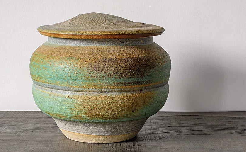 creative pottery, green glazed clay pots, japanese ceramic vessel