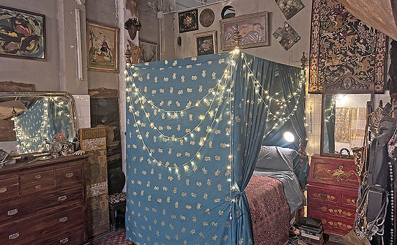 Aby Mackie bedroom