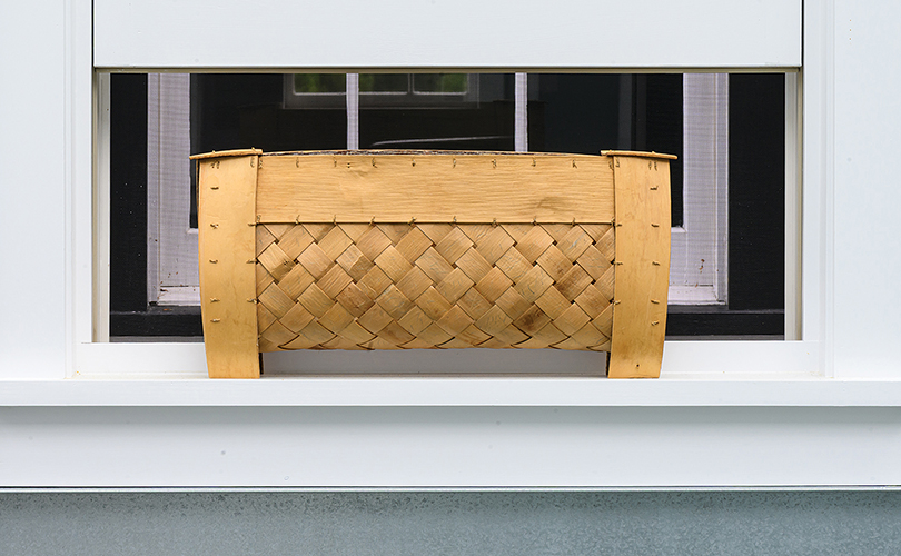 Linda Bills Tulip Bark Basket